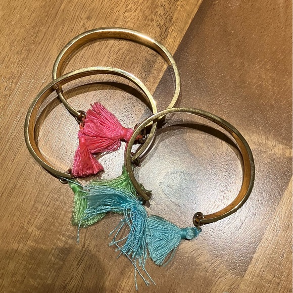 Set of 3 authentic Lily Pulitzer gold-toned tassel bangles with summer sayings! - Picture 3 of 3